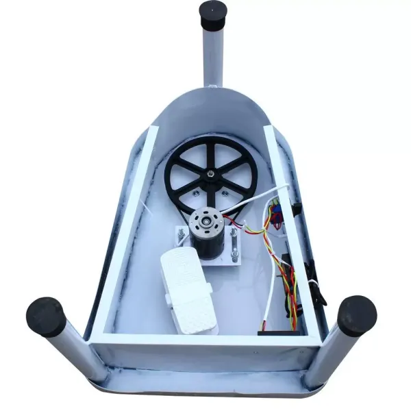 Professionele elektrische aardewerkschijf met aardewerkvoetpedaal met keramisch afstelgereedschap Professionele elektrische aardewerkschijf met aardewerkvoetpedaal met keramisch afstelgereedschap
