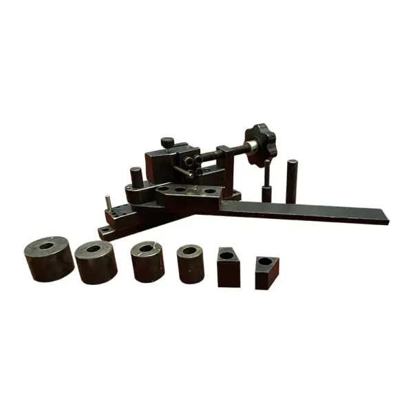 Handmatige pijpenbuiger voor staaldraad met een diameter van 6 mm en ijzeren stukken van 10-20 mm dik Handmatige pijpenbuiger voor staaldraad met een diameter van 6 mm en ijzeren stukken van 10-20 mm dik
