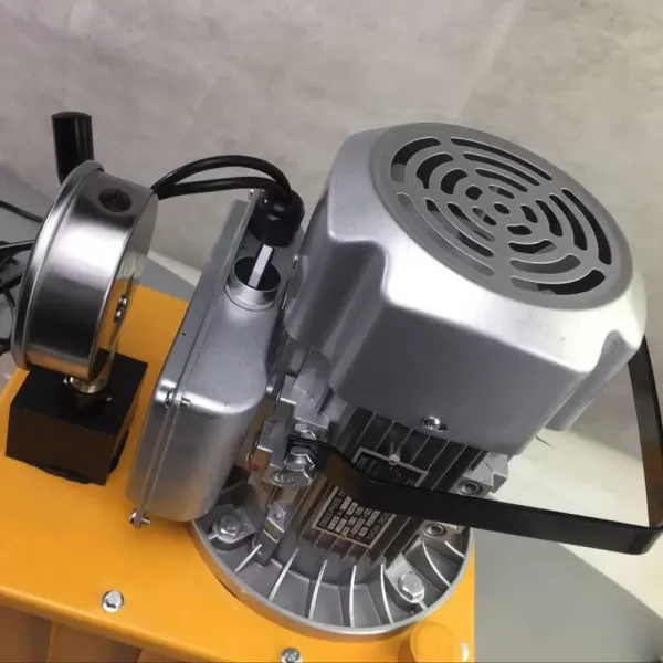 Elektrische hydraulische pomp 750 W 0,6-5 l/min Elektrische hydraulische pomp met handbediende klep om de retourolie te regelen.