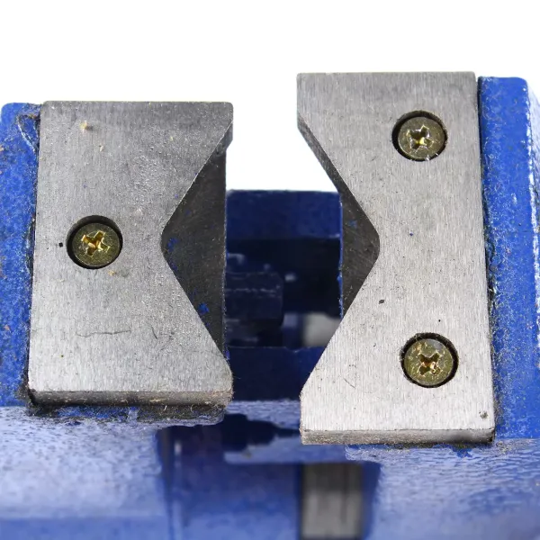 Grote roterende bankschroef - 100 mm - voor freesmachine, 2 assen 360° rotatie - stalen kaken Grote roterende bankschroef - 100 mm - voor freesmachine, 2 assen 360° rotatie - stalen kaken