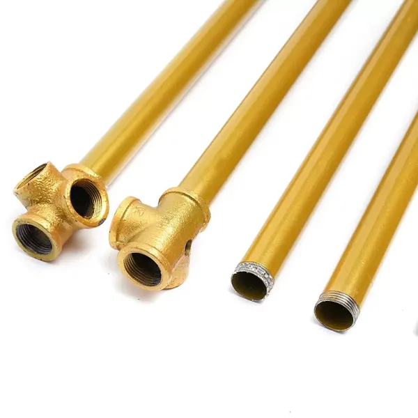 Goudkleurige metalen wandplank van 92,51 inch voor het ophangen van kleding in de detailhandel