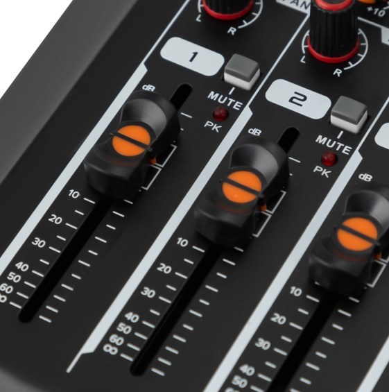 Professionele audiomixer, 8-kanaals audiomixer Professionele audiomixer, 8-kanaals audiomixer